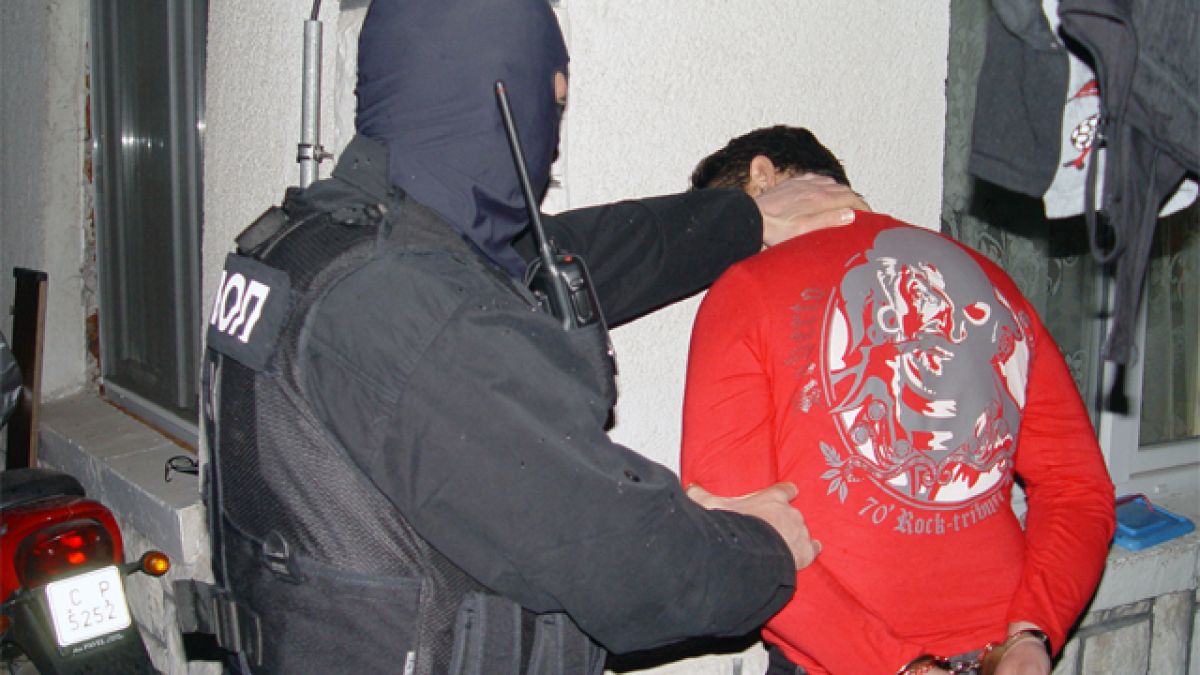 Закопчаха наркобанда  