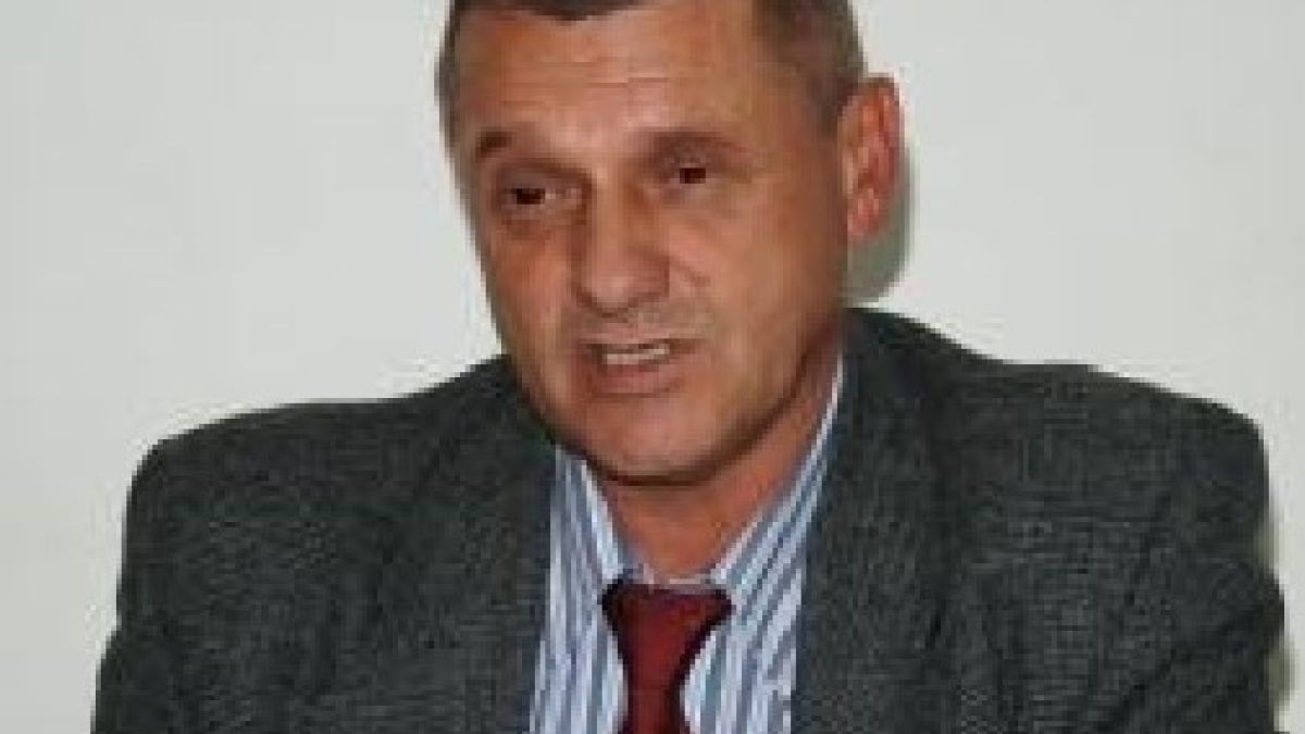 Скандалният адвокат бере душа в ареста 