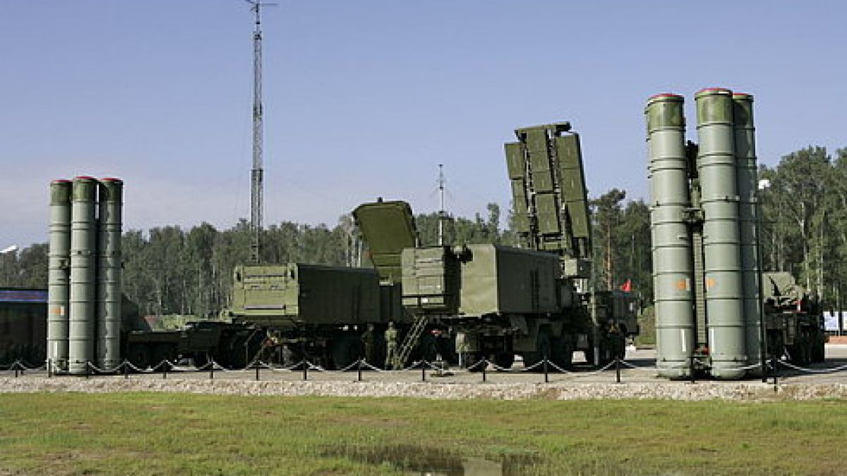 Руски самолети продължават да доставят елементи на С-400 в Турция 