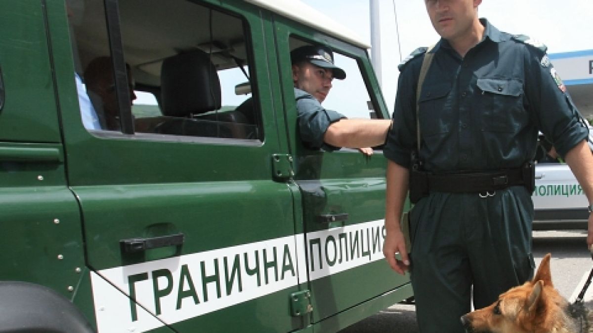 Палестинец пробва да мине границата с женски документи 