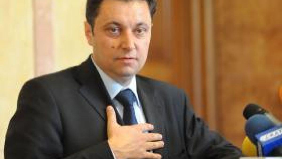 Яне Янев: Извършва се грандиозно източване на държавния резерв