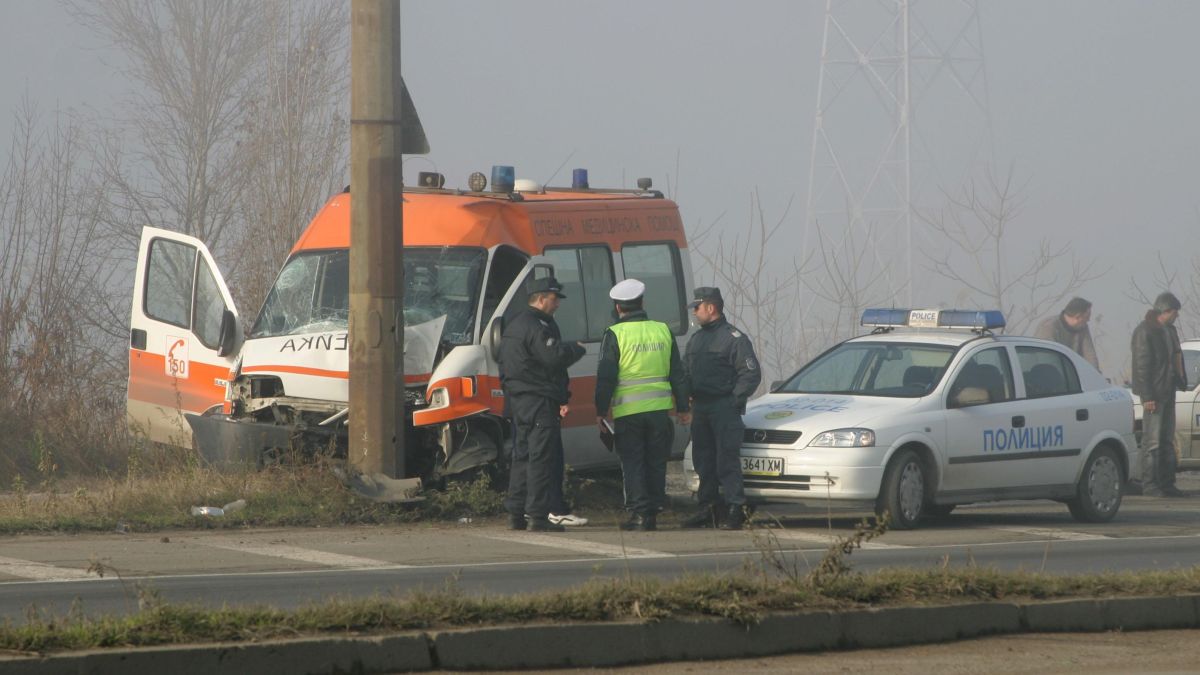 Полицаи се убиха в линейка край Велико Търново