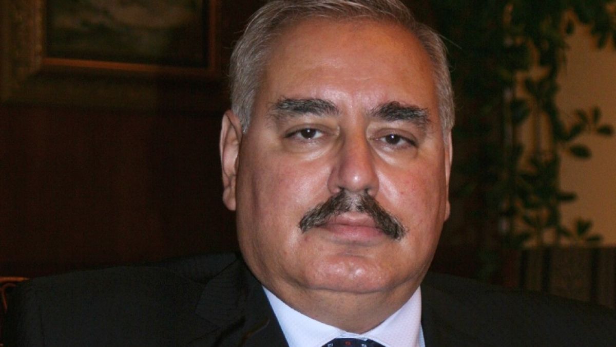 Проф. Димитър Иванов:  Цунамито на кризата идва с огромна сила