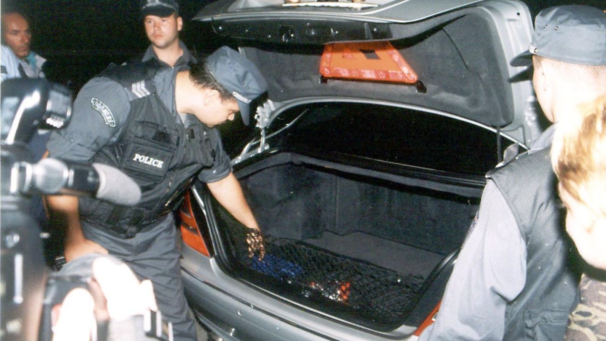 Изметоха 5 ченгета заради корупция, дрога и крадени коли