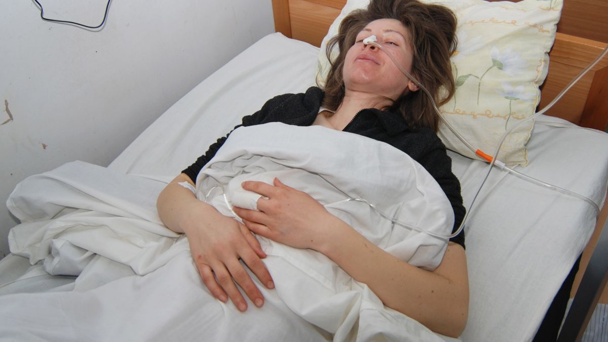 Отхвърлен мъж наръга жена си нож