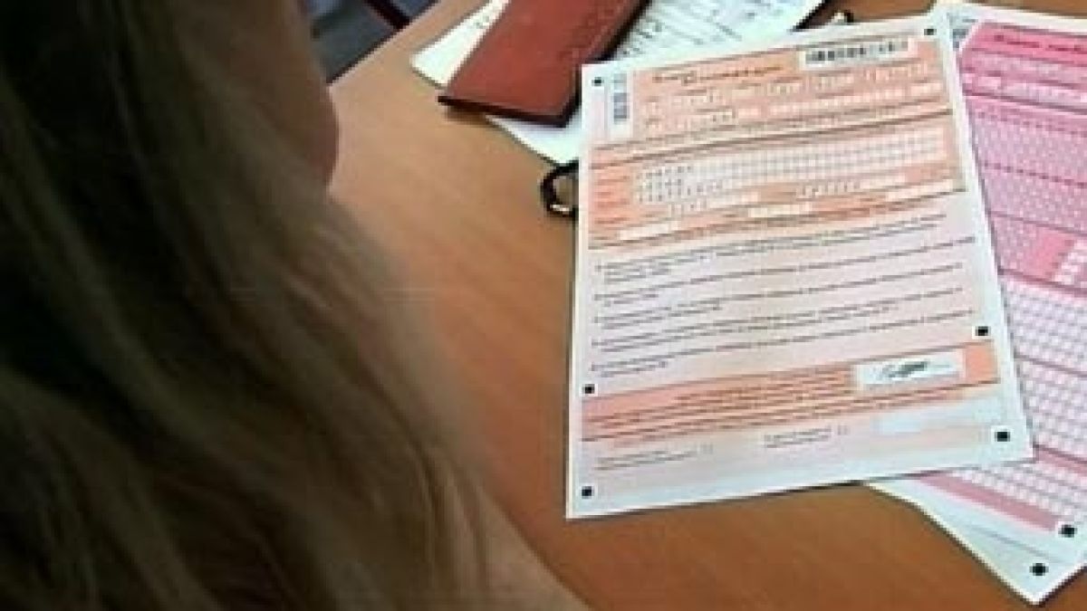 Медведев забранил мобилни телефони по време на матурите и за персонала