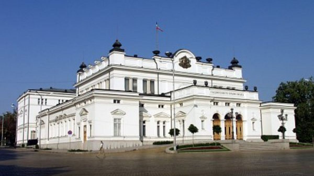 Тежка карма тегне над сградата на Народното събрание