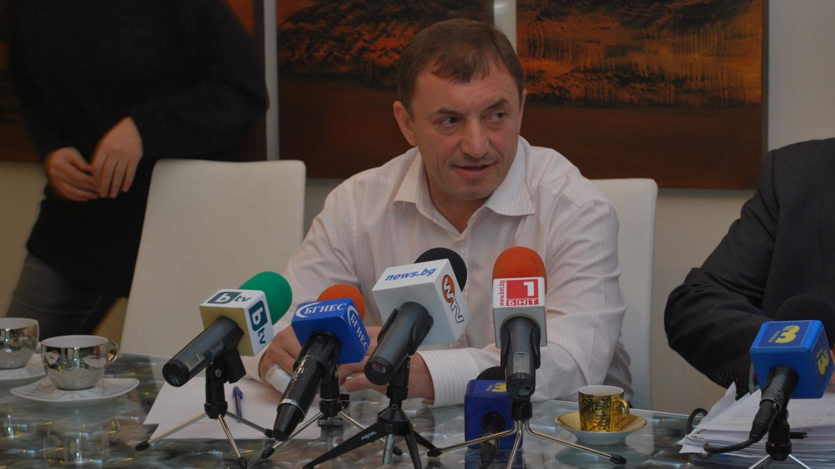 Алексей Петров  подслушвал бръмбарите на МВР