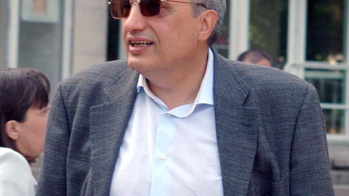 Иван Костов: Взривът пред сградата на вестника е дело на хората с флашките