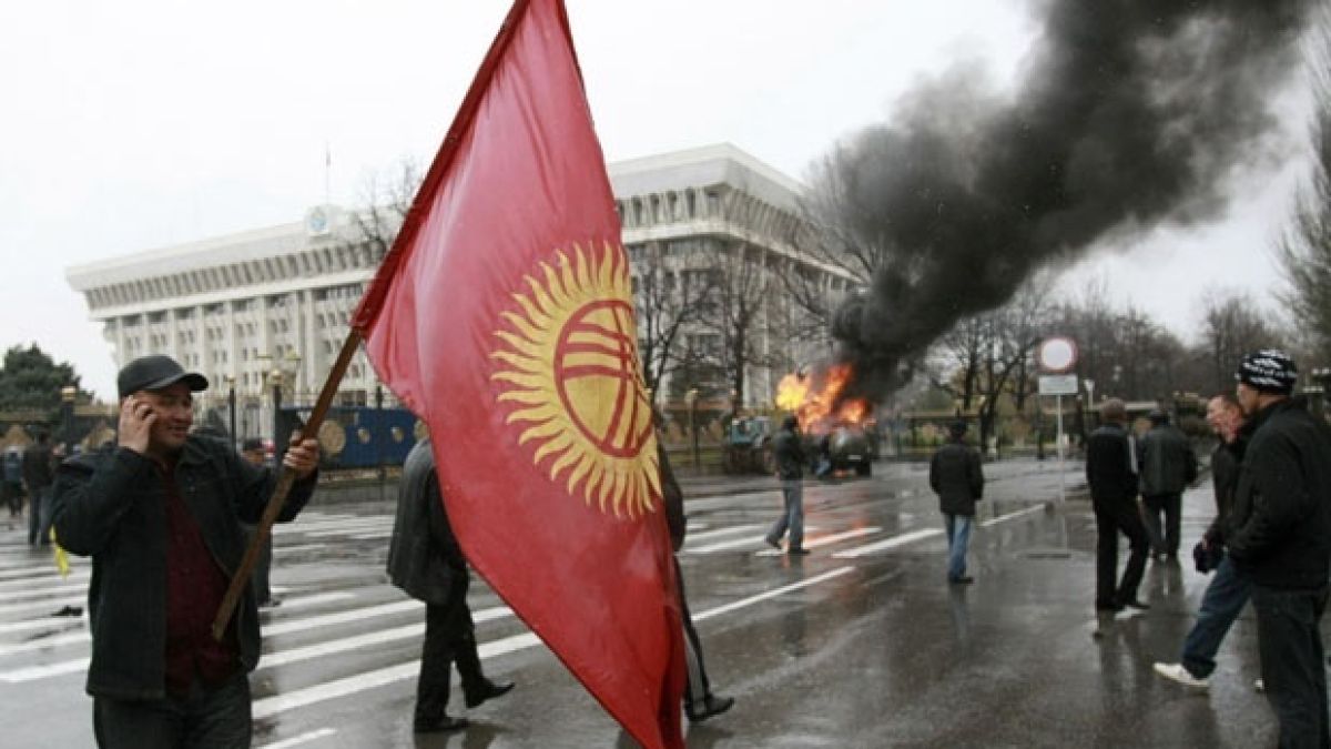 Стрелят на митинг за Курманбек Бакиев