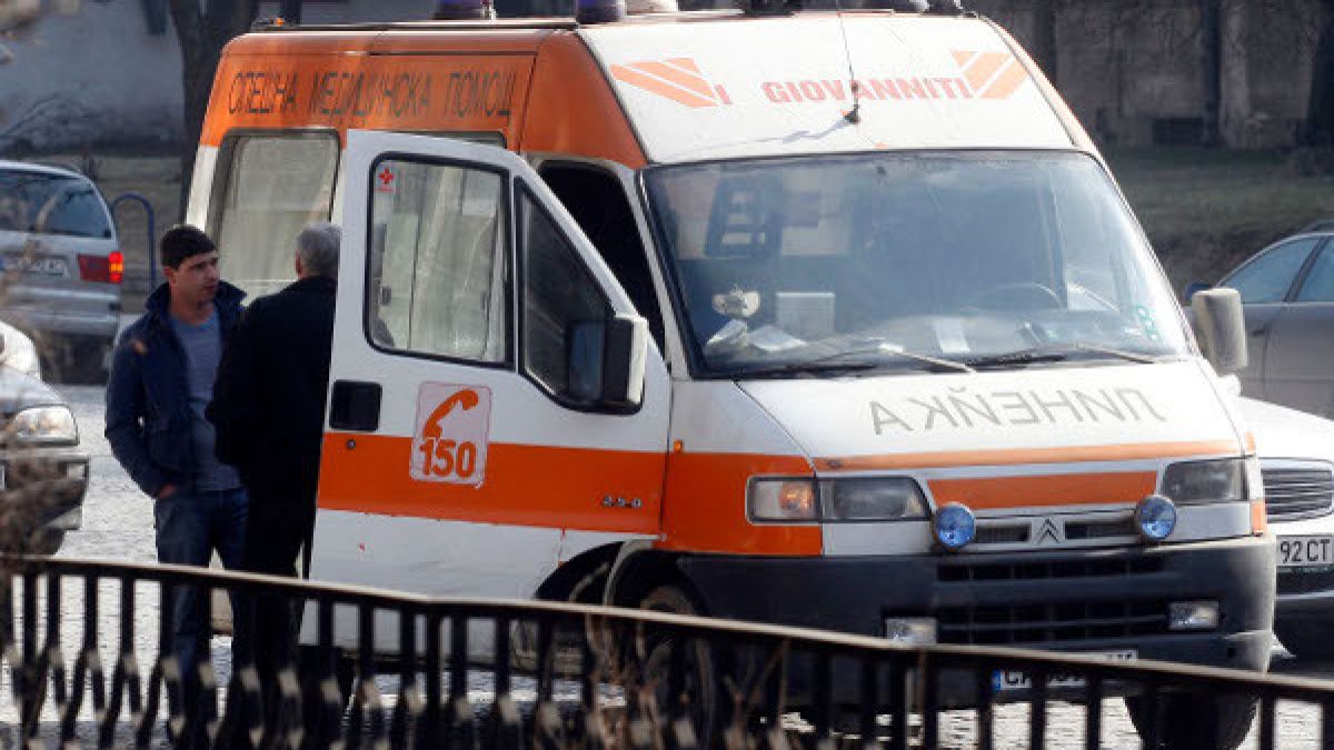 Двама  мъртви, шестима в болница след катастрофи 