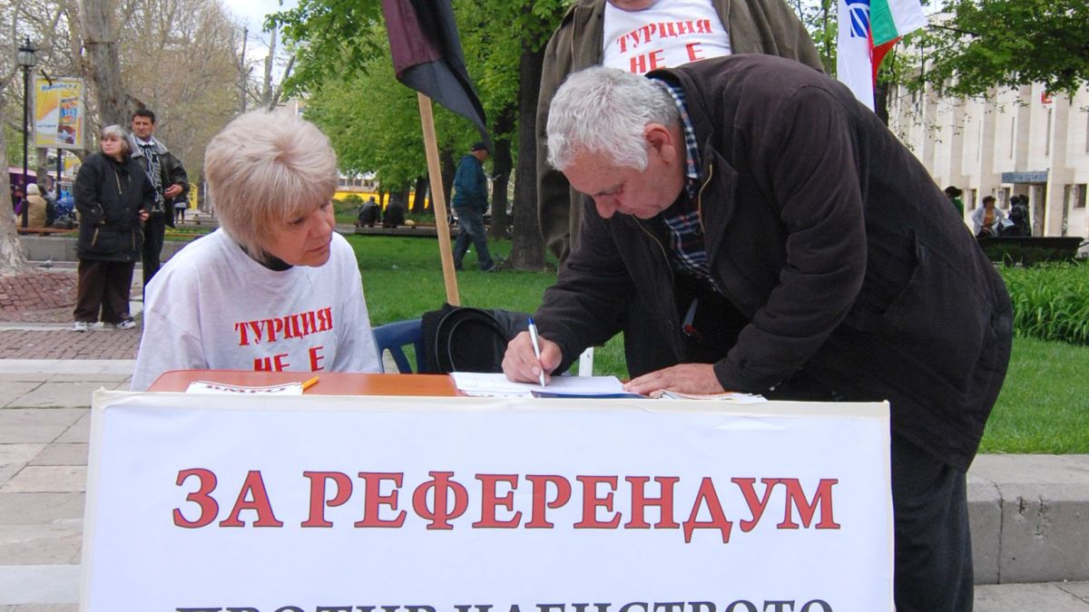Продължава подписката на ВМРО в Хасково