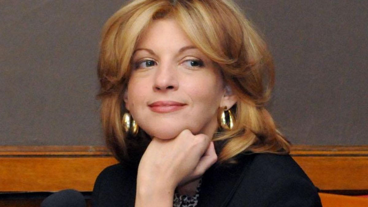 Миа Сантова се връща отново на екран