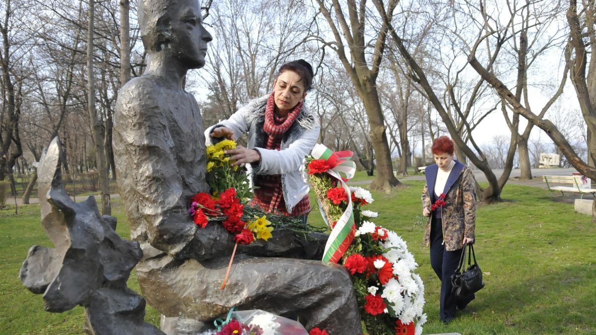 Наследници на Христо Фотев се сдавиха за къщата му