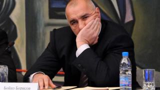 Борисов и Първанов греят от пощенски пликове