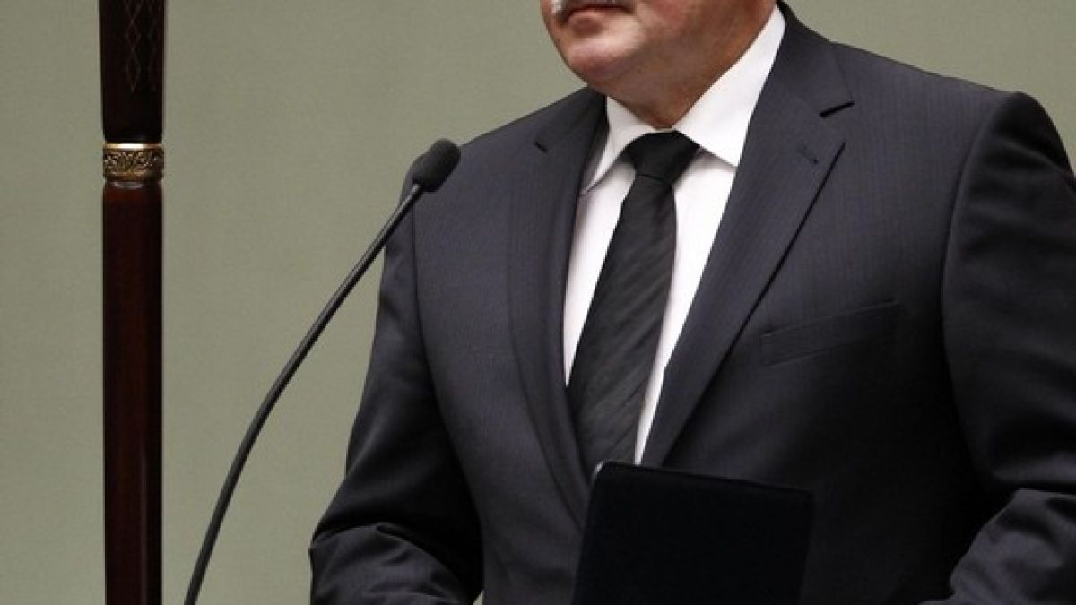 Коморовски ще остане президент на Полша