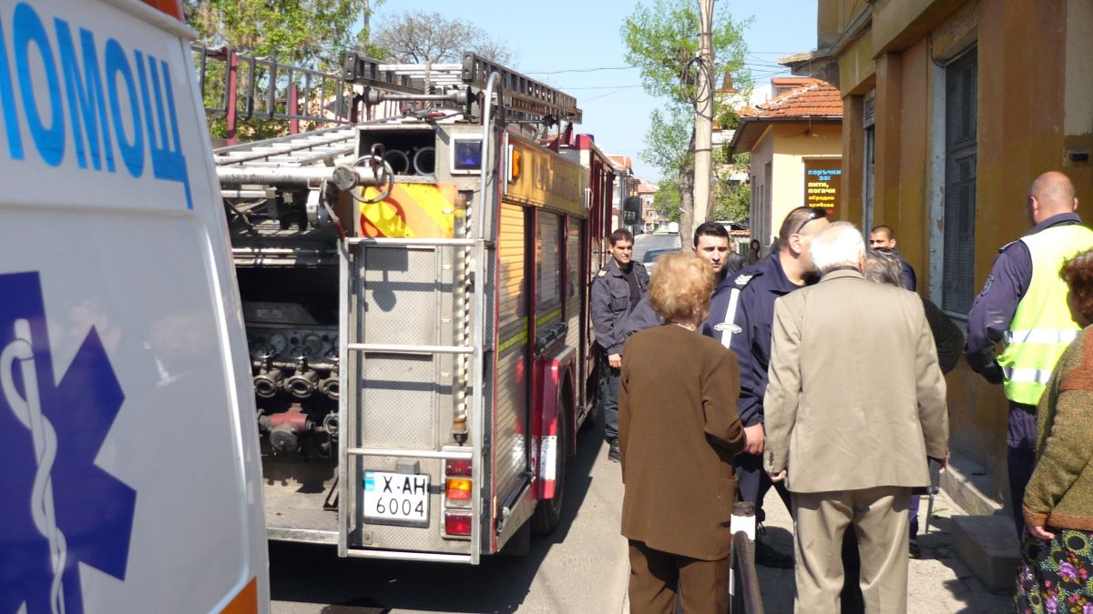 Припаднала старица вдигна на крак полиция и пожарна в Хасково