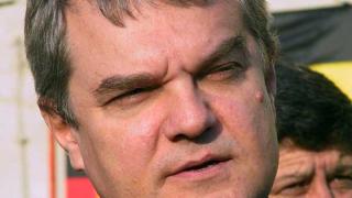 Р. Петков предложил на Кузов да подкрепи Тройната коалиция, за го спаси в съда 