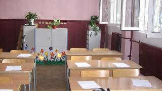 Майка би учителка, крещейки: Овца, обирате банки!