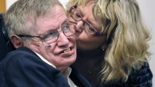 Предупрежденията на Стивън Хокинг - пътуване във времето, черни дупки и опасни извънземни