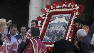 Президентът се поклони пред новите ни светци