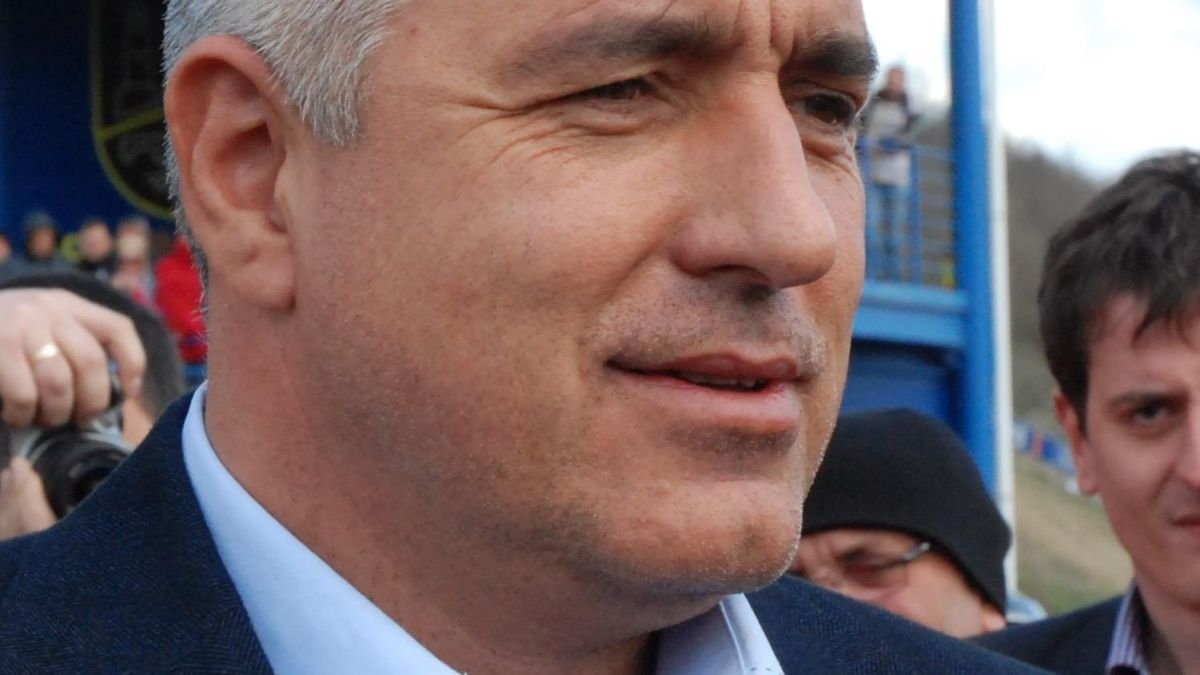 Станишев пита Бойко за заплатите и пенсиите