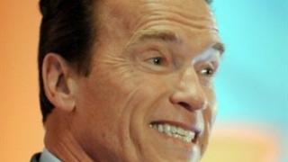 Оперирали тайно Арни, той призна, че това е убило майка му и баба му