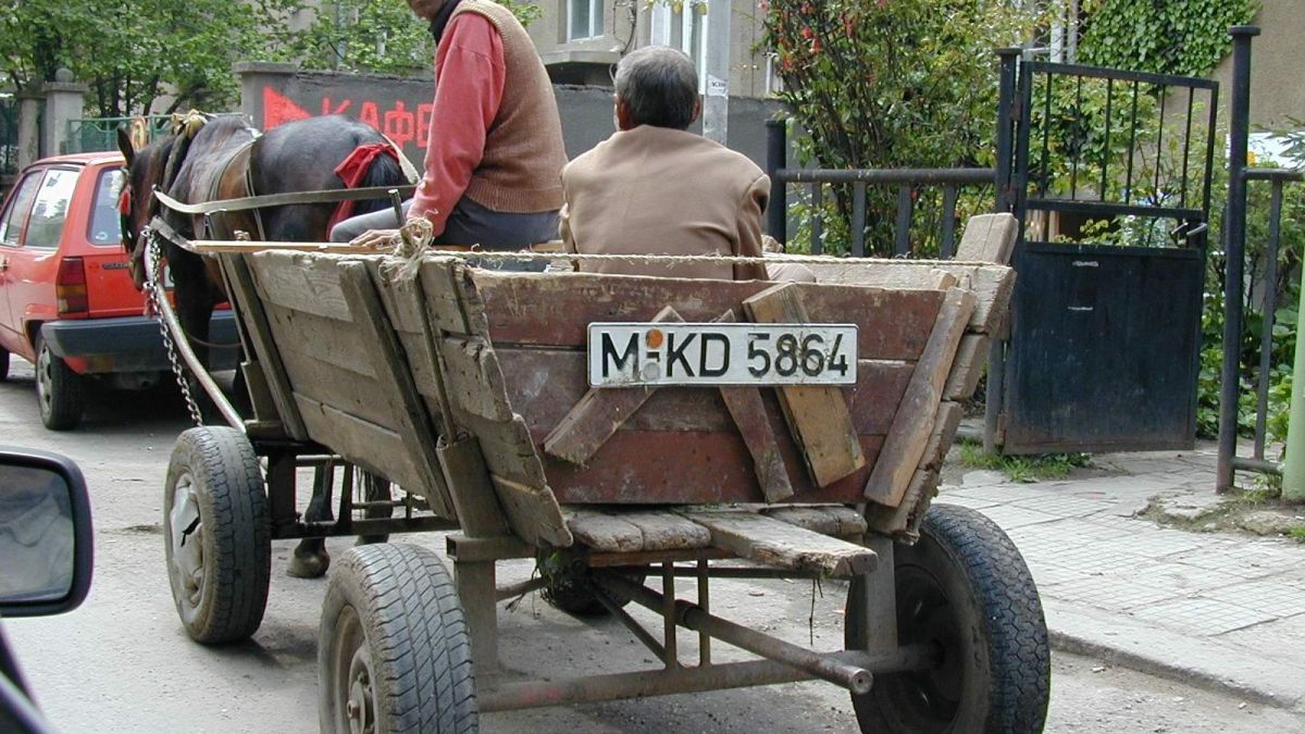 Роми продават снаряди край Чирпан