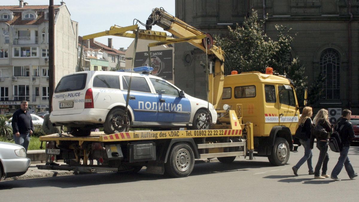 Паяк вдигна патрулка в Бургас