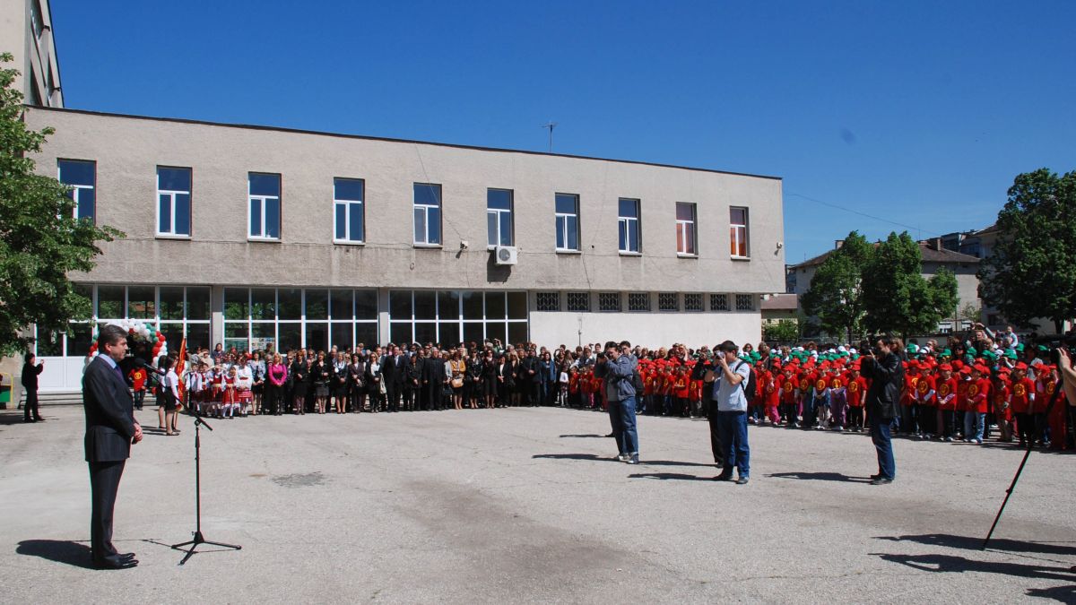 Пиян посреща Първанов с изстрели, арестуват го