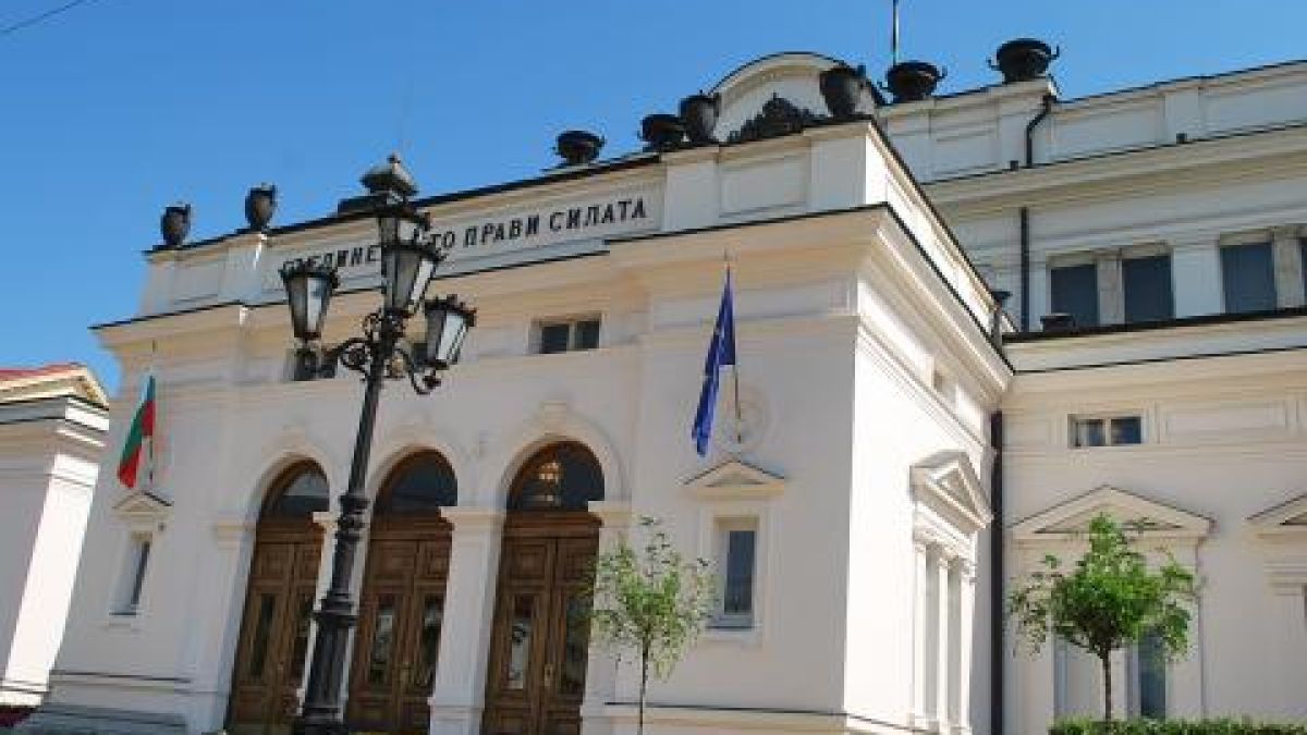 3 депутатски деца са експерти в парламента