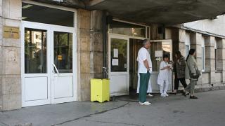 13-годишен шофьор се блъсна в дърво, отърва се с фрактура