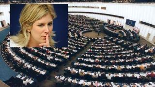 Шефка в Европарламента хвърли оставка заради плагиатство