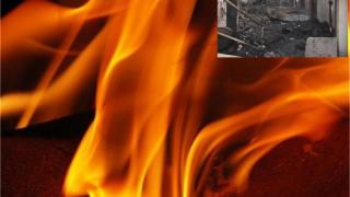Маскирани разбиват вратата с кирка, заливат пода и драскат клечката