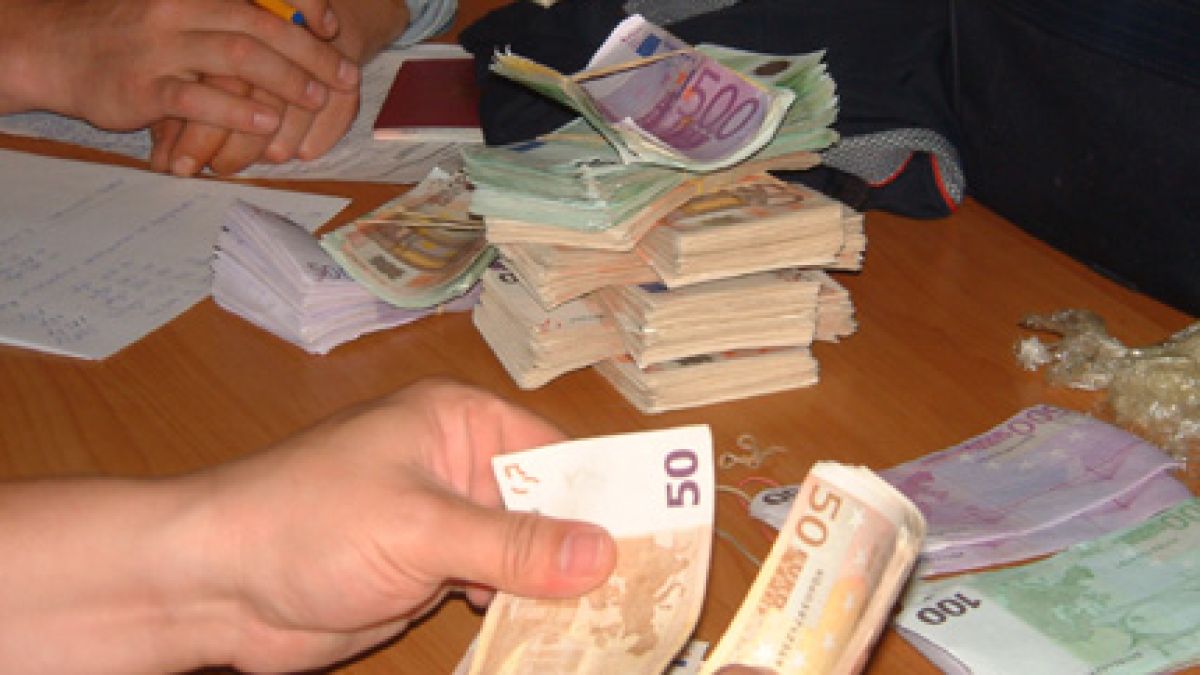 20 000 недекларирани евра в чантата на тийнейджърка