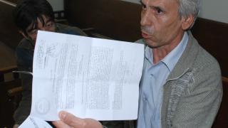 Измамен от имотната мафия разби вратата на окръжен прокурор