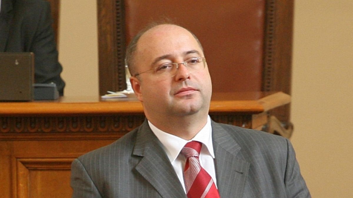 Четин Казак: Оставката на Цветков е свързана със сериозните сътресения в управлението на държавата 