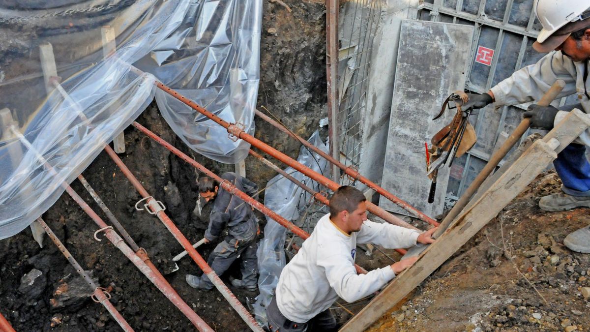 Мъжът на Тереза Маринова е инвеститор в скандалния строеж, който подкопа основите на кооперация в Лозенец