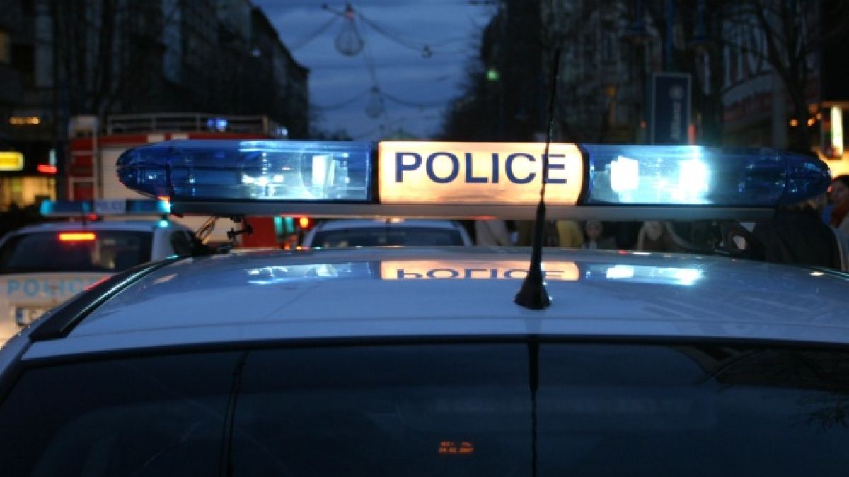 Апаши ограбиха и пребиха чужденец