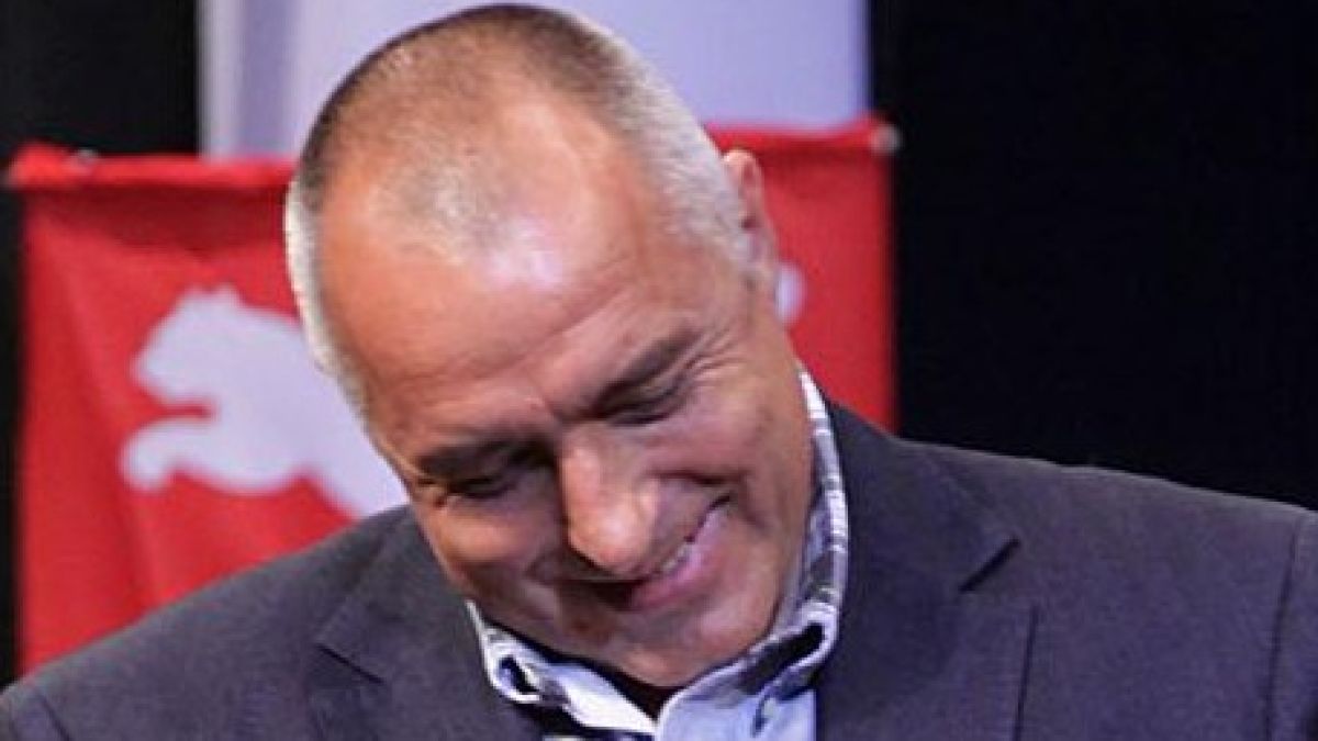 Бойко ще чете есе на студентка пред кабинета