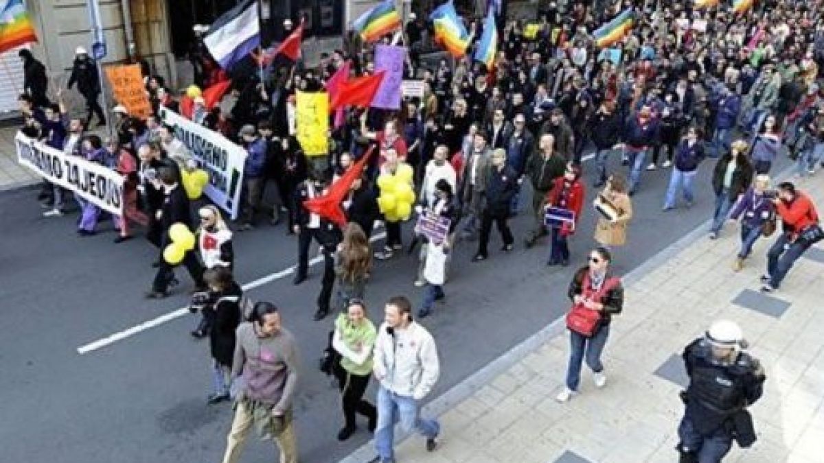 Ранени и арестувани след митинга в защита на Младич