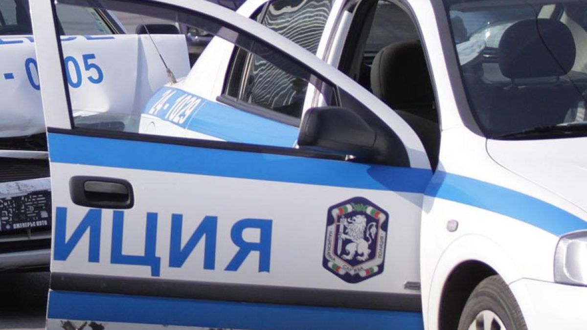 Удариха дипломатически крайслер на "Хемус"