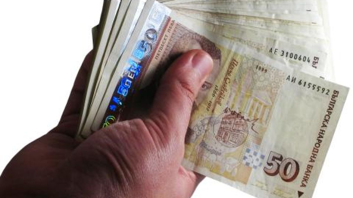 Пиян шофьор пробвал да бутне 200 лв. на полицаи