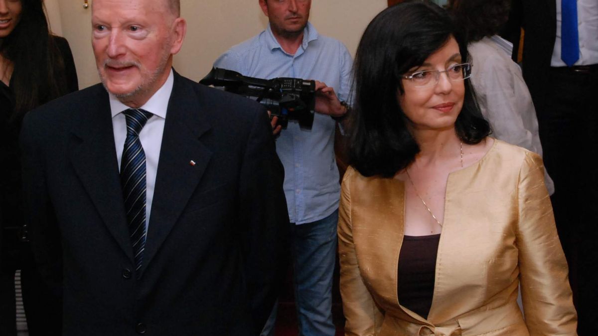 Соня Колтуклиева: Меглена Кунева плаща на пиарите си по 30 бона месечно!