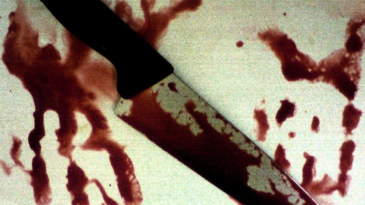 Сервитьорка намушка гаджето си след скандал