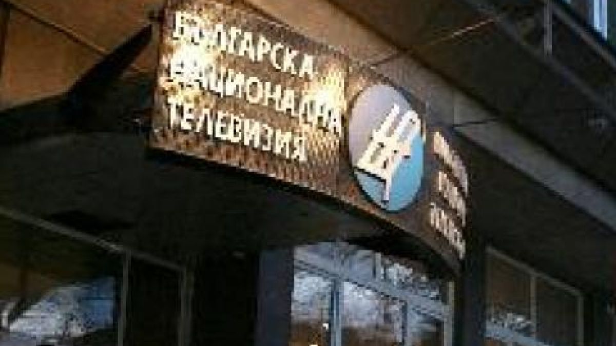 Нападнаха екипа на БНТ в Атина