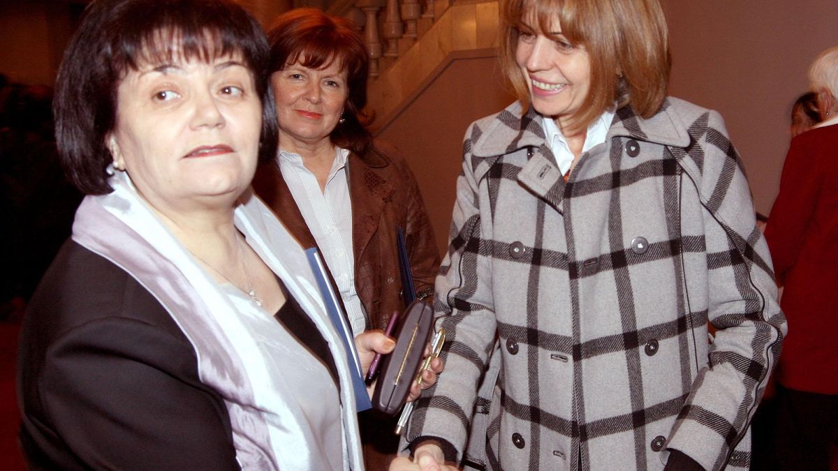 Янка Такева подкрепя гербери за кметове