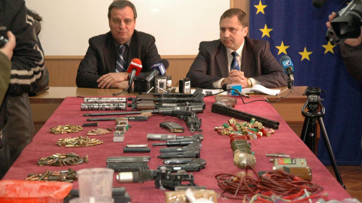 Боен арсенал открит в дома на производител на дрога