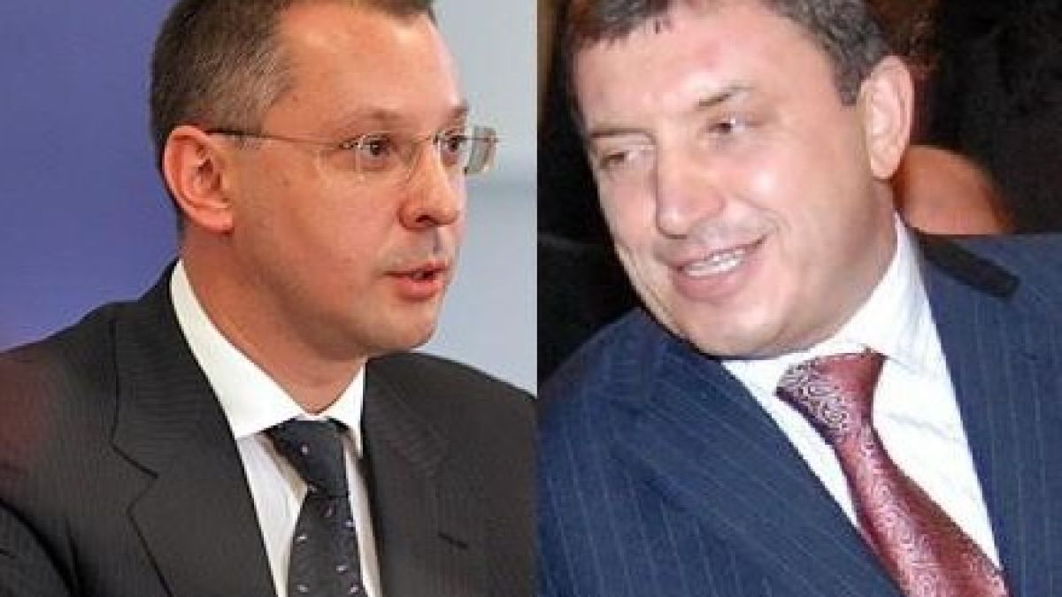 Сергей прави конгрес, Алексей - протест