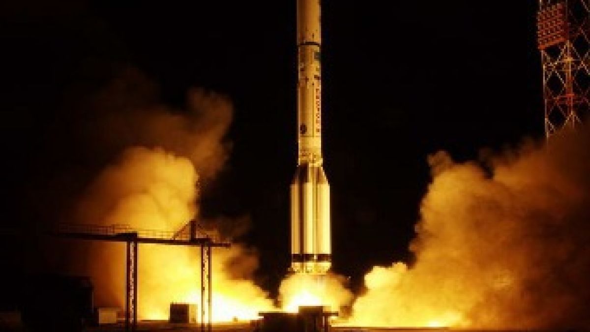 Изчезналият руски спътник "Экспресс-АМ4" е открит от американците